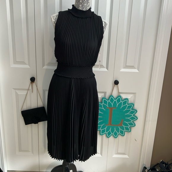 Fabulous LBD blouson dress featuring a smocked waist & accordion pleats - Picture 3 of 15
